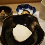 日本料理 川島 - おから炒り、黒胡麻豆腐、ざる豆腐 