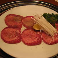 松阪牛炭火焼肉 東海亭 - 特上黒タン塩