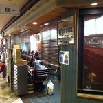 廊下に面して開いています