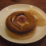 パーラー江古田 - イチヂクのタルト　バニラアイス添え