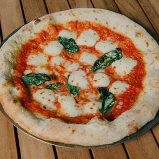 コーヒーフラワーを生地に用いたピザやサンドイッチ！