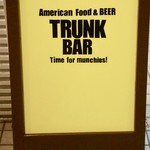 TRUNK BAR - 黄色の看板が目印！