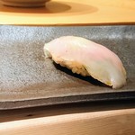 匠 進吾 - カワハギ、肝を挟んで