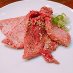 Yakiniku Housai Gyuutetsu Tekkan - 厚切り生タン塩 1350円