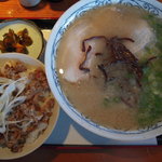 居酒屋 和さび - とんこつラーメン＋肉そぼろ飯