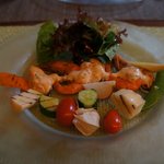 リュウ ド レギュウム - ｿﾌﾄｼｪﾙﾊﾞﾅﾅｴﾋﾞとﾑｰﾙ貝の香草ｿｰｽ　ｻﾗﾀﾞ添え　特筆すべきは野菜の美味さ