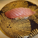 海鮮寿司とれとれ市場 - 白浜と言うか南紀方面では　やはり「カツオ」でしょう！！　戻りカツオは「お刺身」がオススメですネ
