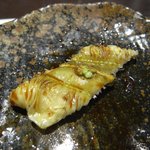 主水 - 穴子の皮は黄金色