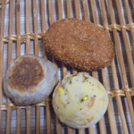 Bakery&Cafe KiKi - クルミあん・コーンポタージュパン・カレーパン
