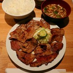 肉大盛り定食(和豚)税込830円