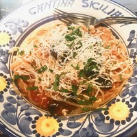 カンティーナ シチリアーナ トゥット イル マーレ 銀座4丁目 - ランチ定番パスタのひとつ：ナスとリコリッタサラータのトマトパスタ