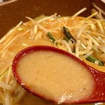 麺場 田所商店 - 信州味噌肉ネギラーメンのスープ