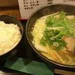 支那そば　碇屋 - ワンタンメン 800円+Aセット100円ご飯食べ放題