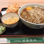 味奈登庵 - かけそば 大盛り＋海鮮かき揚げ天ぷら＋玉子♡  
      もちろん、揚げ玉ももらう。