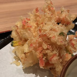 味奈登庵 - これがメニュウ改定で登場した海鮮かき揚げ天ぷら。
      320JPYとハイエンドでゴゥジャスでリッチでブルジョワでマーベラスでエクスペンシヴでお大尽さまのトッピング
