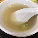 らーめん中華 済済 - 麻婆豆腐定食のスープ
