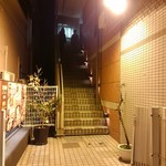 Shunsai Shuka Isshin - この階段を上ります　上にたたずんでいるのは同僚（笑）