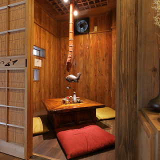 Equipped with a stylish ``private tatami room'' with a hearth feel◎Perfect for dates and entertainment