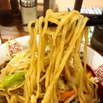拉麺大公 - 味噌たんめん(鴇さんの自家製麺)の麺リフトアップ