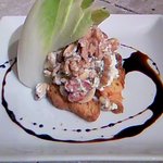 ロコディッシュ - ローストナッツとアンディーブのサラダ。