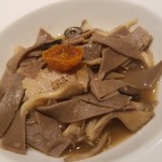 ファリナモーレ - ◆「舞茸と山伏豚のコンソメスープ そば粉の手打ちパスタ」