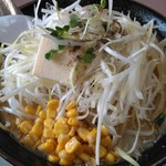 くるまやラーメン - 塩バターコーンラーメン＋白ネギです。