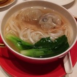 Shang Palace - 季節の野菜餃子入り稲庭うどん　野菜スープ風味