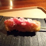 中島町倶楽部 - 牡蠣とハーブをゆばで巻き揚げたもの、イタリアの生ハム