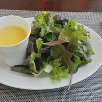 RESTAURANT LUKE with SKY LOUNGE - サラダとスープが合体。