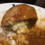 CoCo壱番屋 西区那古野店 - ハンバーグの中です