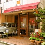 カフェ・サヴーレ - 路地を入ったお店の外観