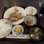 レストラン椿 - 日替りランチの豚の生姜焼\700