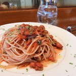 イル ジェンティーレ - タコとブラックオリーブのトマトソーススパゲッティーニ