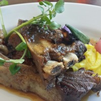 RESTAURANT LUKE with SKY LOUNGE - 違う角度でスペアリブ　Σp[【◎】]ω・´)