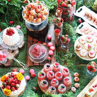 Spring Strawberry Dessert Buffet♪ Now being held!