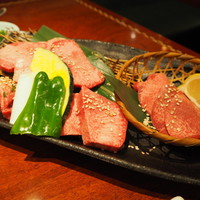上野太昌園 上野本店 - 特選牛タン盛り合わせ