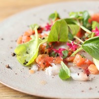鮮魚のカルパッチョ　フルーツトマトとレモンオイルでシンプルに