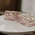 酒とタイ料理 ピッサヌローク - 自家製発酵ソーセージ（ネームソッ）