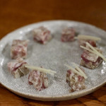 酒とタイ料理 ピッサヌローク - 自家製発酵ソーセージ（ネームソッ）