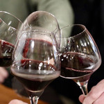 酒とタイ料理 ピッサヌローク - 赤ワインで乾杯〜♪