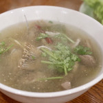 酒とタイ料理 ピッサヌローク - アイナメのハーブスープ（トムヤムプラーナムサイ）