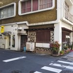 つるみ庵 - めがね橋につながる道角です