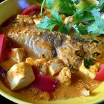 スプーンソング - 【ブリと豆腐のマラバール風 1,300円】ブリの切り身がドーン！と一匹。食べごたえも◎です♪