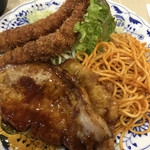 レストラン香港 - 豚生姜焼きエビフライライス  ズームアップ！