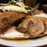 とんかつ八千代 - チャーシューエッグ定食(1,400円)にプラスでアジフライ。