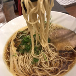 安居 - 葉っぱはさておき、とても美味しい中華そばです。