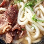 東大阪市花園ラグビー場 食堂 - 甘辛いお肉が入っています