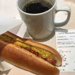 リトルマーメイド - カレーあらびきドッグ、コーヒー