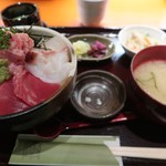 傳 - 海鮮丼1000円