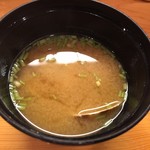 手酌割烹 てら田 - 赤出汁
      浅蜊のお味噌汁